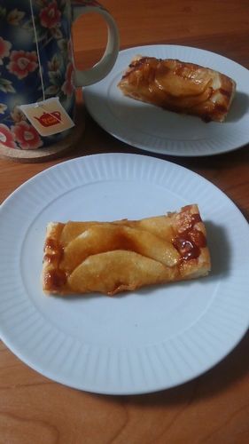 洋梨乗っけたパイ by nekotano